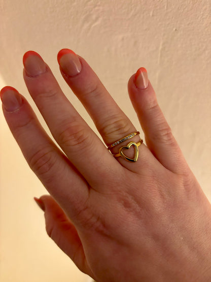Ring mit Herz und Strasssteinen